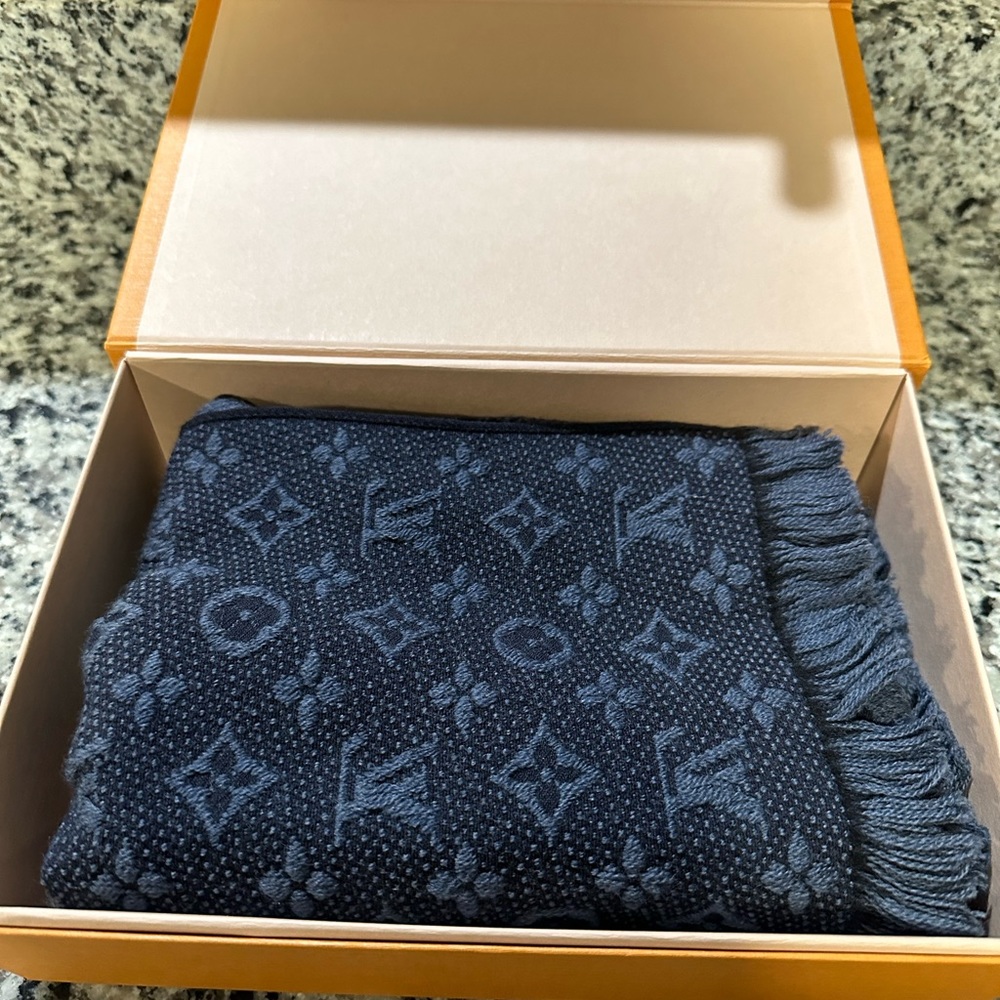 LV Wool Scarf - Picture 3 of 6